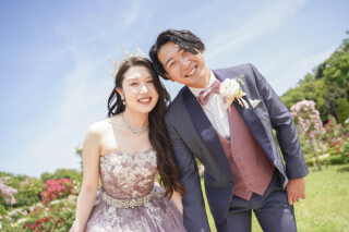 バラの咲き誇るガーデンでロマンチックフォト♡