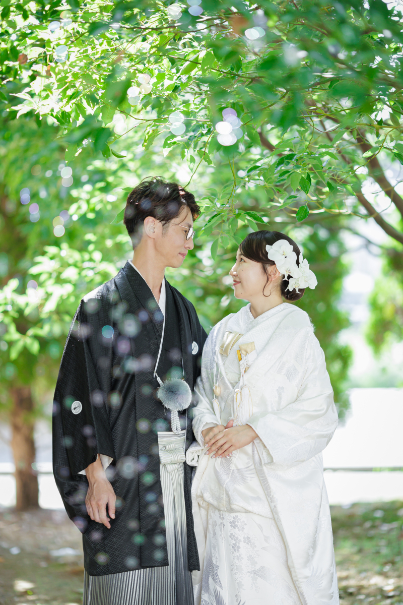 光と緑に包まれて ― 雅やかな和装フォトウェディング