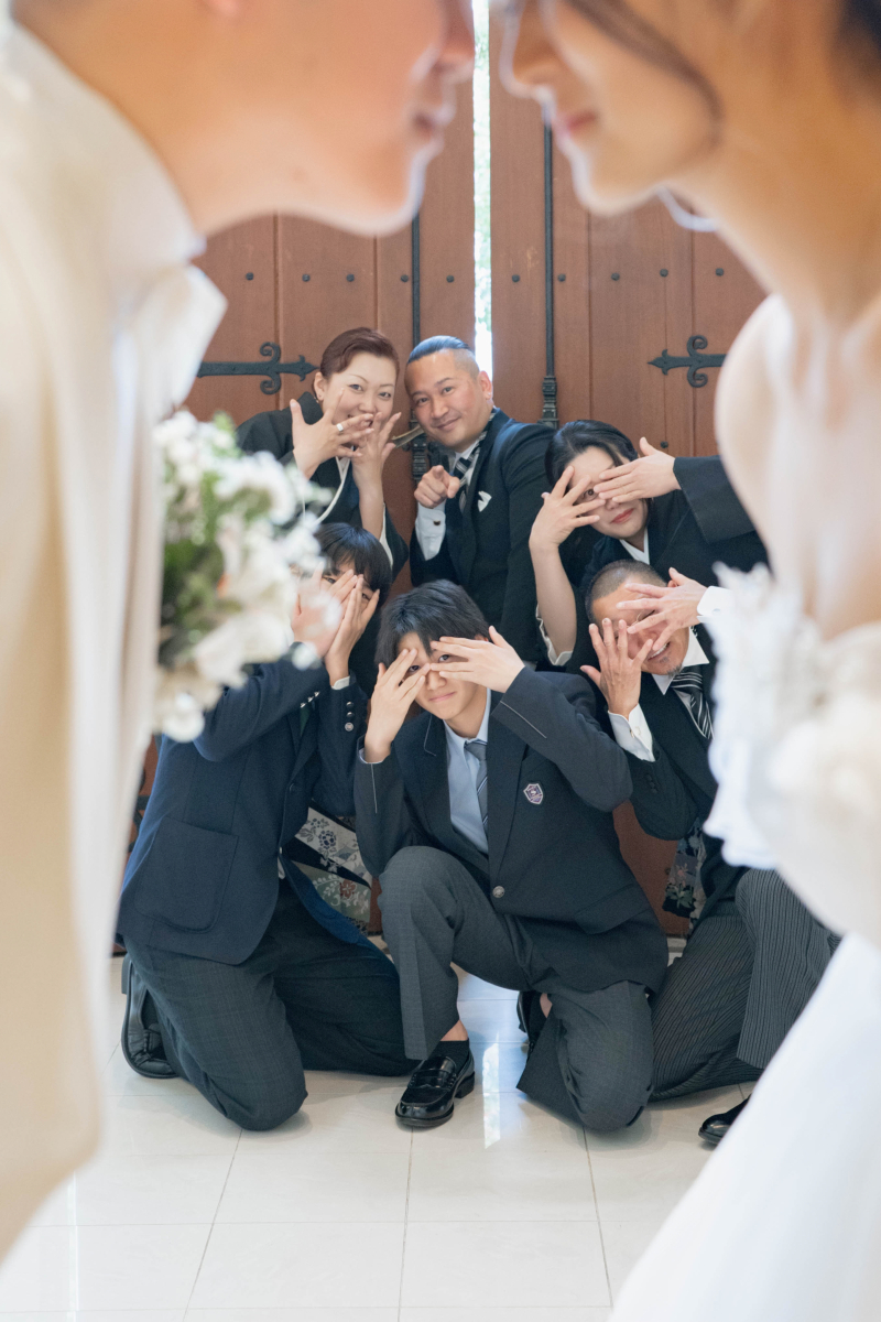 家族に見守られたあたたかな挙式シーン♡