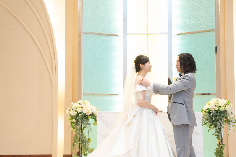 柔らかな光に包まれた、永遠の誓いの瞬間