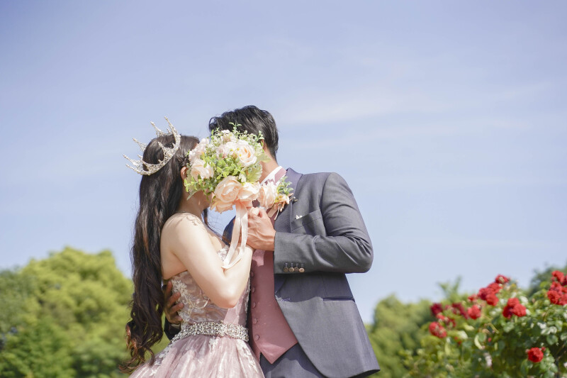 バラの咲き誇るガーデンでロマンチックフォト♡