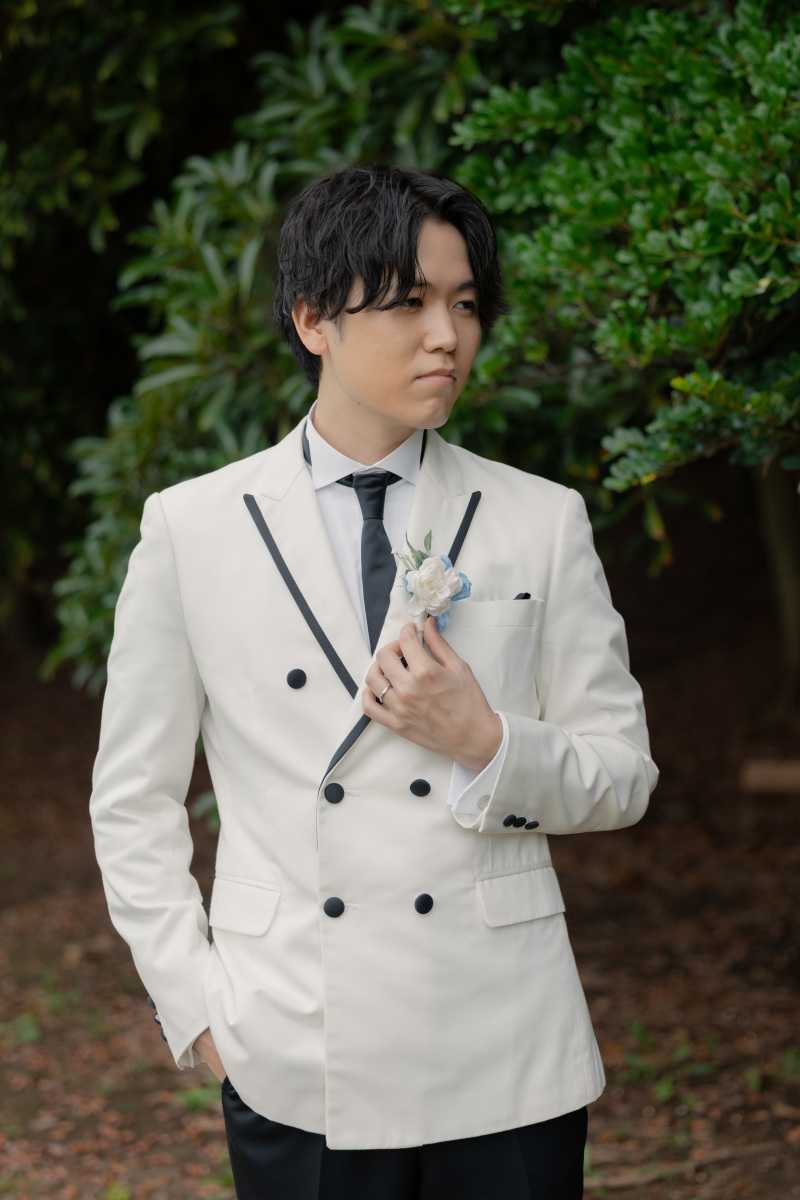 【スタジオAQUA】芝生と海でふたりの結婚写真