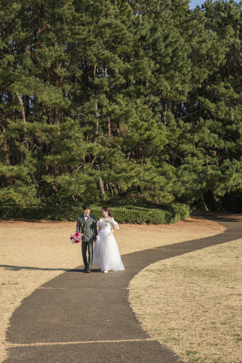 【スタジオAQUA】お二人らしく海と芝生ロケーション
