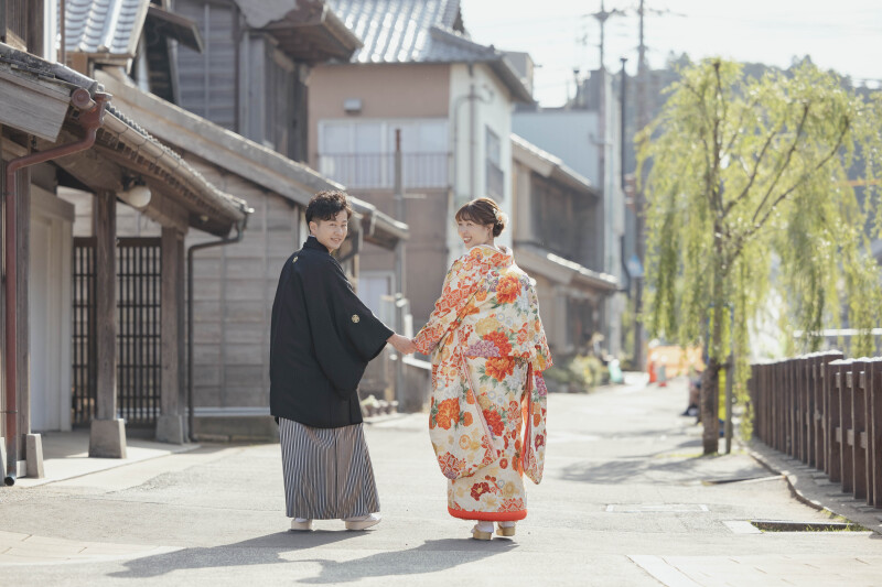 小江戸 佐原の風と共に、色打掛が彩る笑顔のウェディングフォト