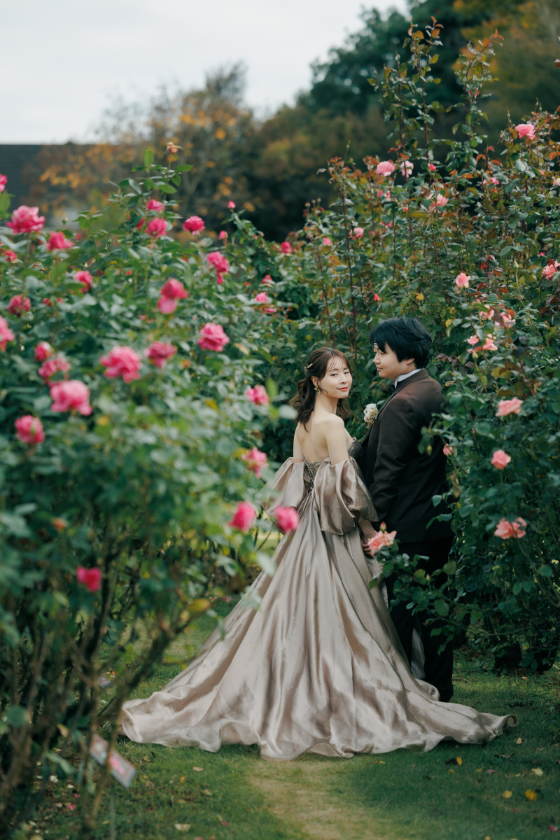 【スタジオAQUA】秋バラと一緒にフォトウェディング♪