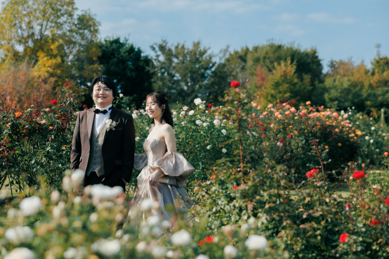 【スタジオAQUA】秋バラと一緒にフォトウェディング♪