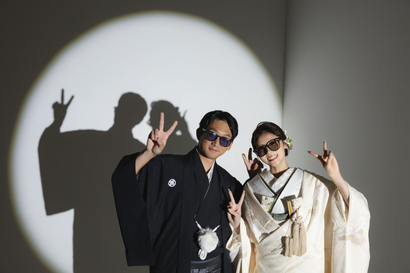 白無垢×サングラス！遊び心全開の和装フォト