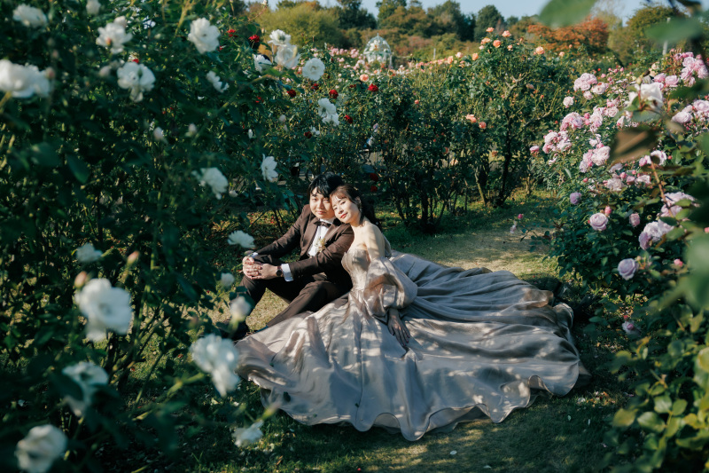 【スタジオAQUA】秋バラと一緒にフォトウェディング♪