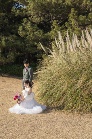 【スタジオAQUA】お二人らしく海と芝生ロケーション