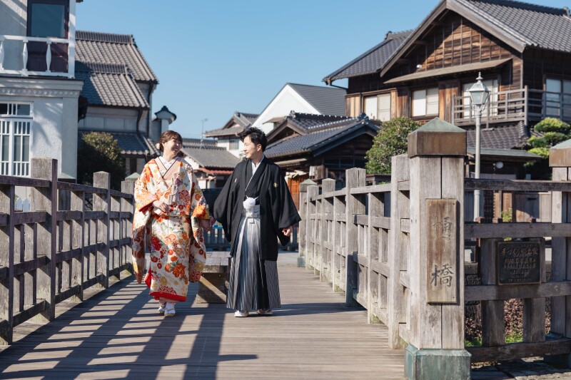 小江戸 佐原の風と共に、色打掛が彩る笑顔のウェディングフォト