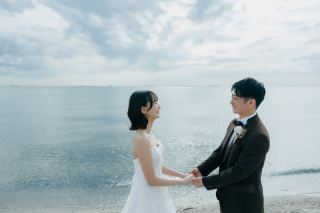 透明感のある洋装ロケーション