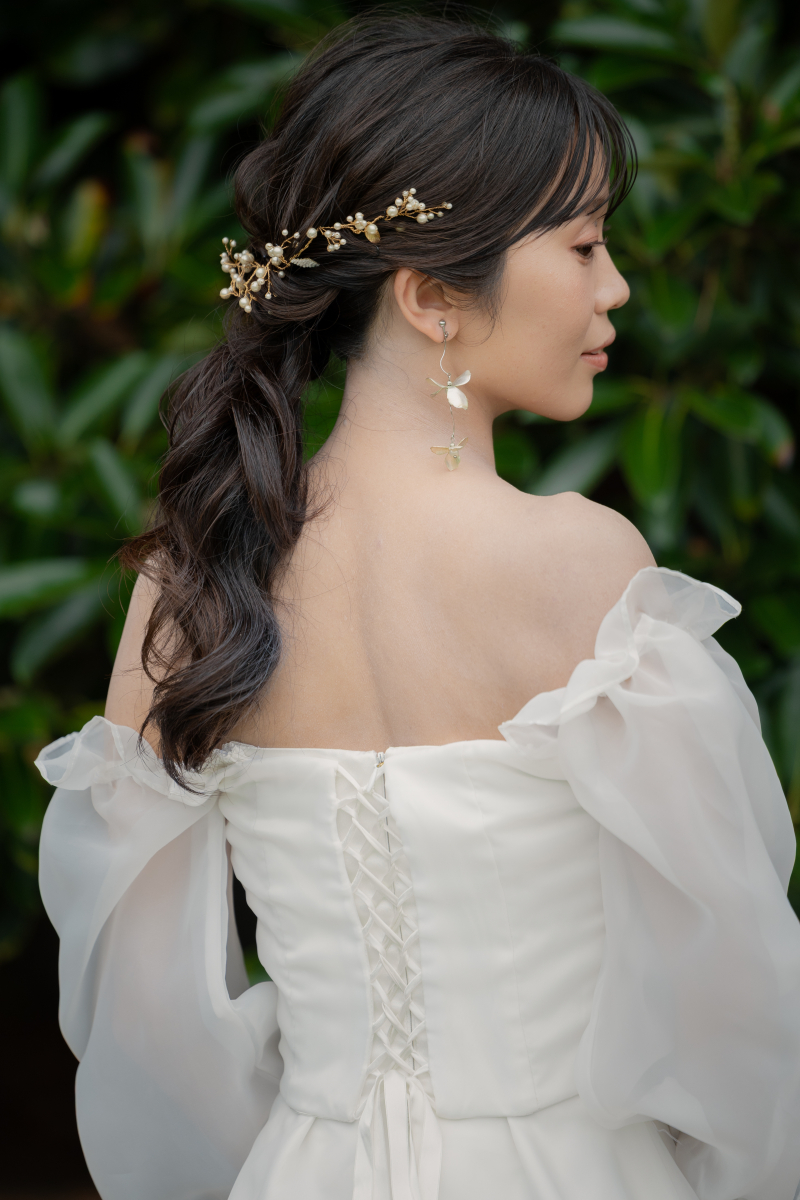 【スタジオAQUA】芝生と海でふたりの結婚写真