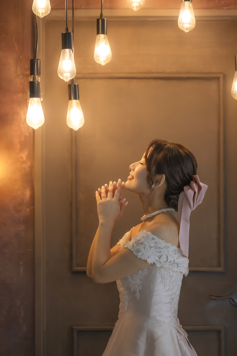 撮影カットのご紹介 ~アンティークのライトだけで~