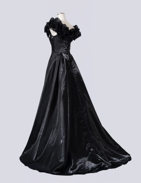 【ドレス情報】色や素材のバリエーションも豊富♪