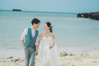 フォトウェディングでおすすめポーズ5選♪~ビーチ編~