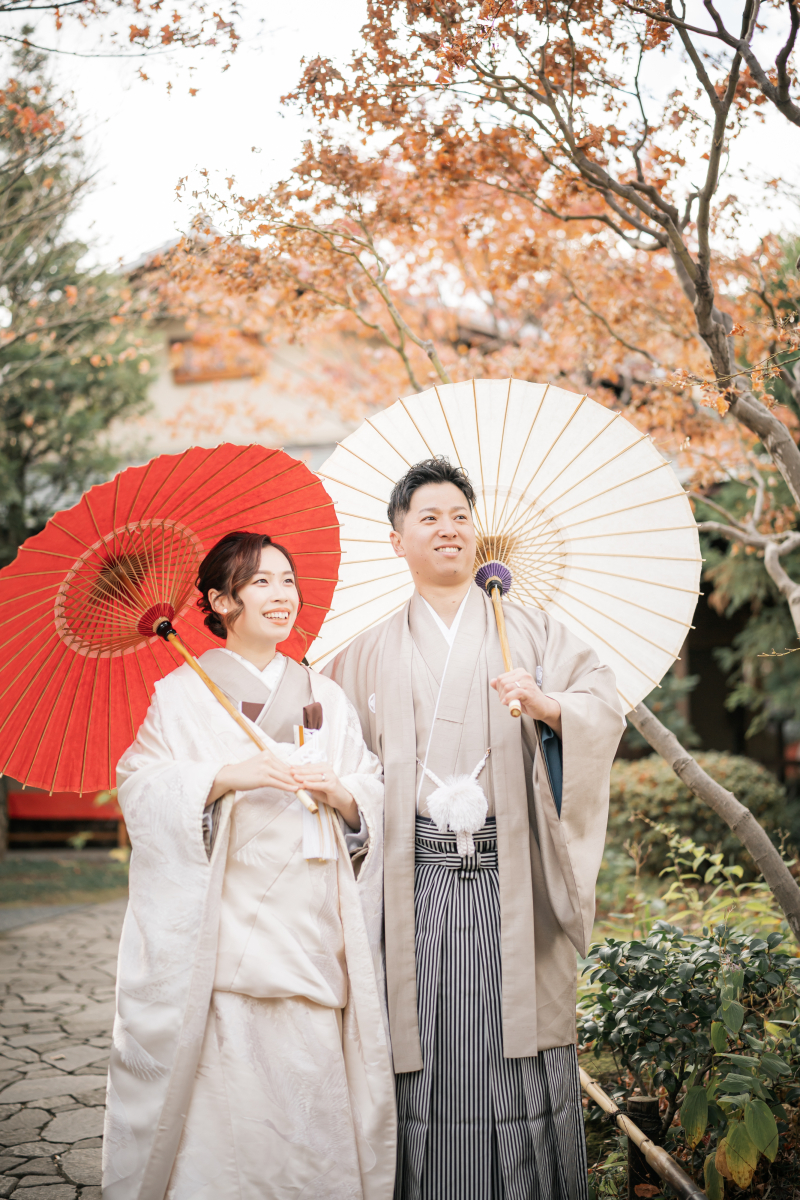 目白庭園で過ごす、紅葉と番傘が彩る和装の一日