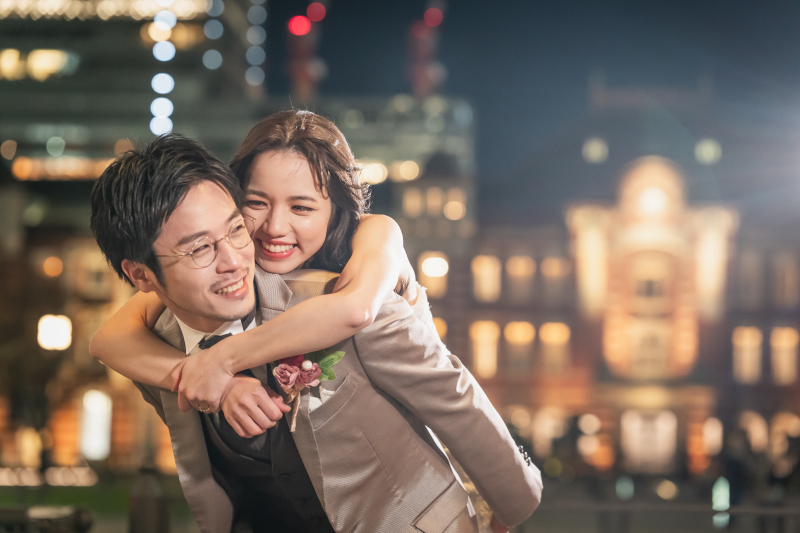 城ヶ島の大自然と美しく調和する、スレンダードレスのフォトウェディング