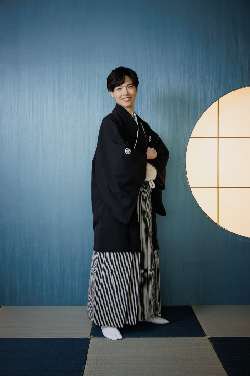 淡色白無垢×黒紋付で楽しむ今っぽい和装フォト