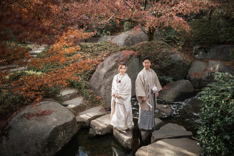 目白庭園で過ごす、紅葉と番傘が彩る和装の一日