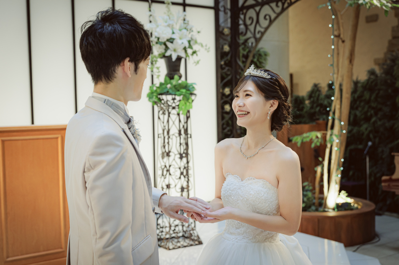 一着のドレスをさまざまな角度から♡チャペル ルミネールのウェディングフォト