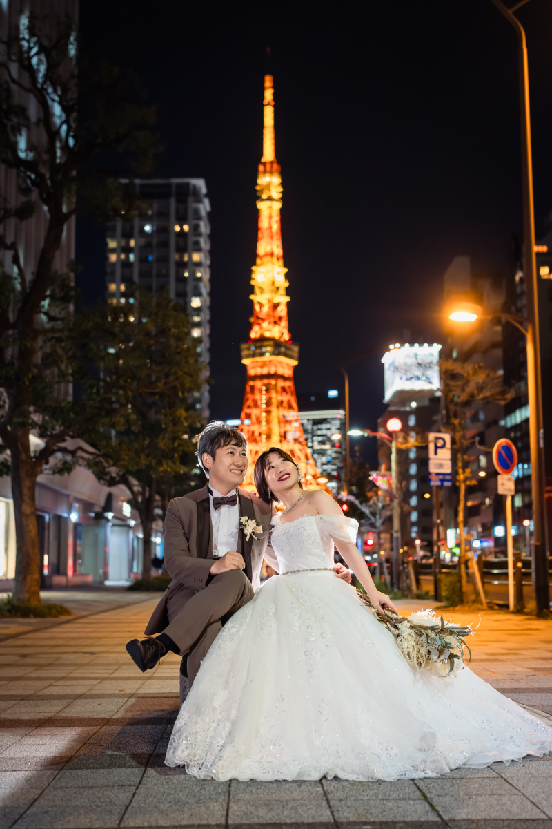 東京タワーを望む三田交差点で婚礼前撮り|東京の街並みをふたりの思い出に