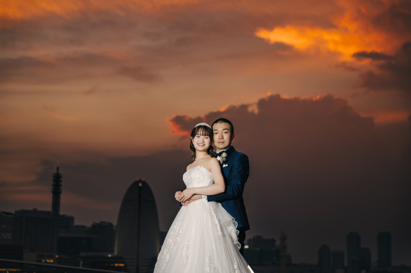 横浜の夕景と夜景に包まれる、大人のウェディングフォト