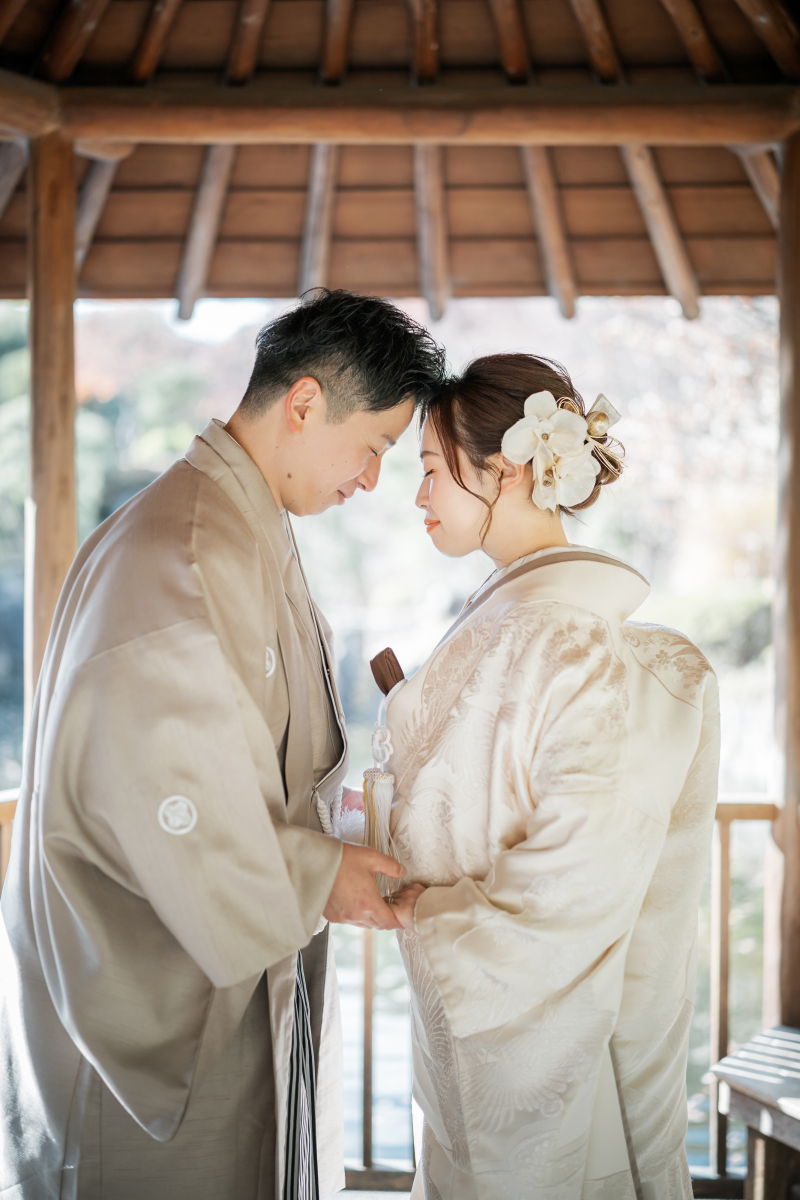 目白庭園で過ごす、紅葉と番傘が彩る和装の一日