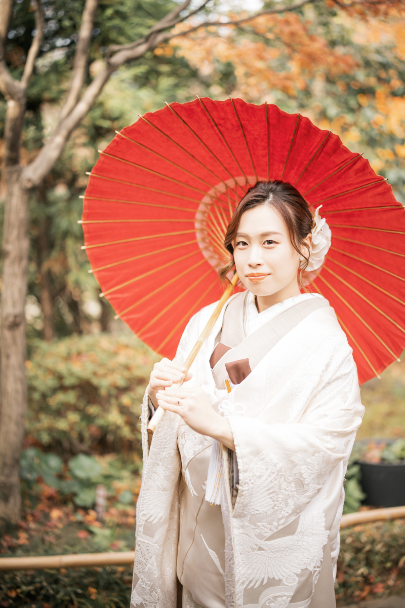 目白庭園で過ごす、紅葉と番傘が彩る和装の一日