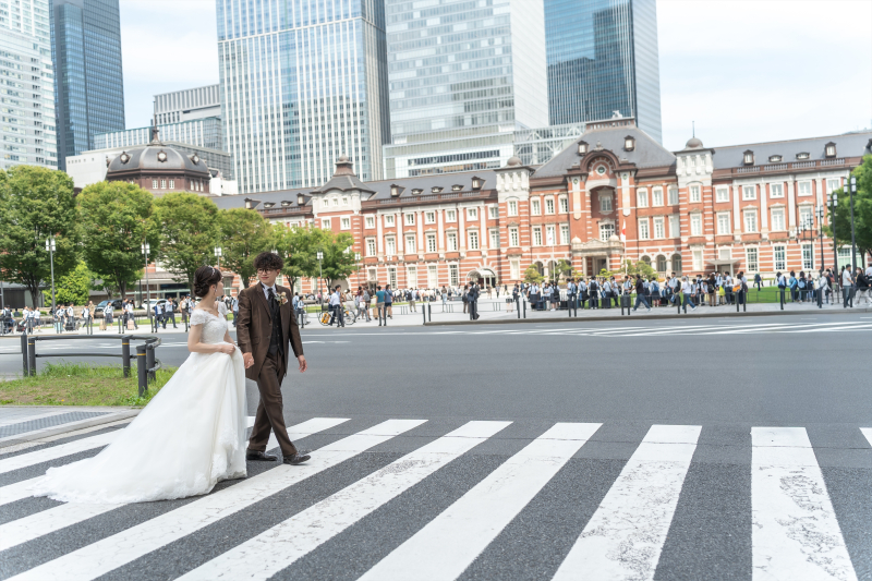昼の東京駅で映える♪ドレスを美しく見せるポーズ