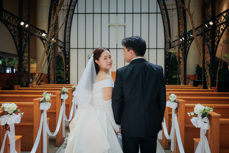 結婚式のような特別感を残せる♡チャペルフォト