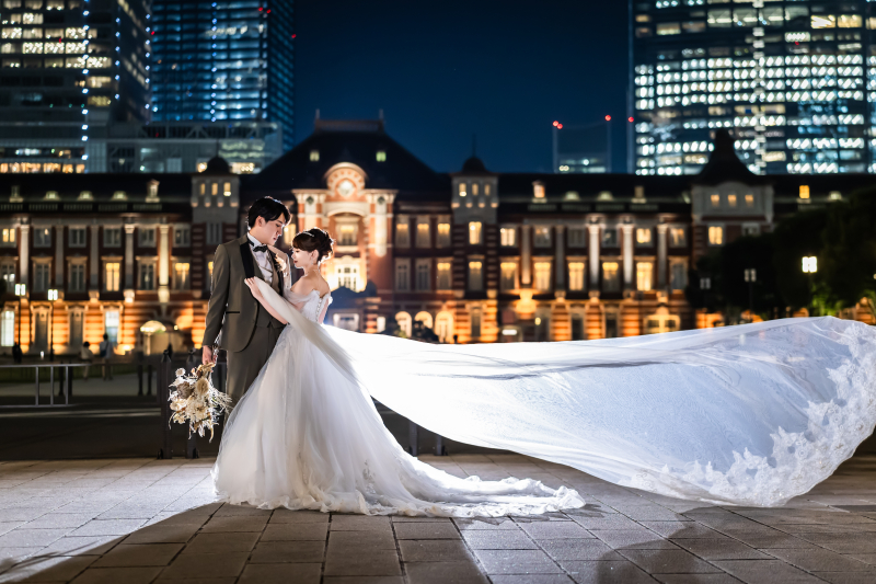 華やかさと上品さをひとつに♡ドレス&times;タキシードでつくるウェディングフォト