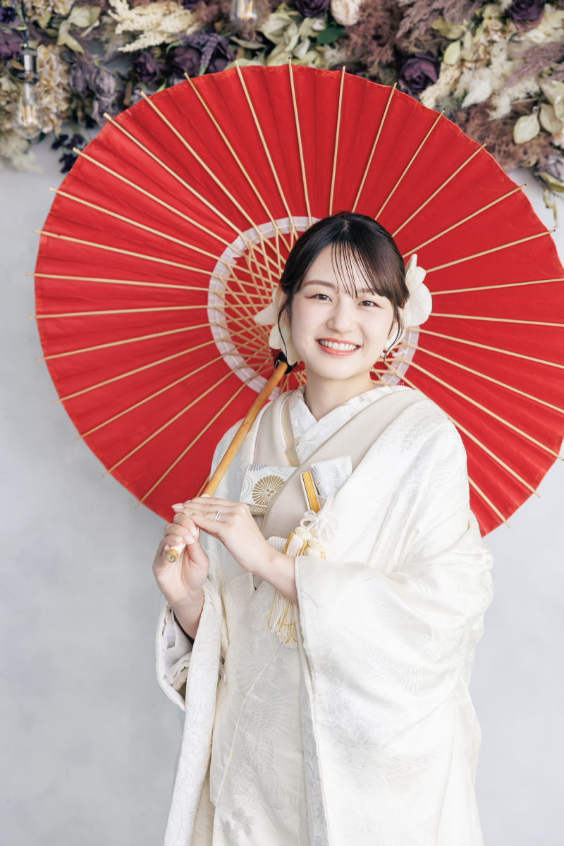 淡色白無垢×黒紋付で楽しむ今っぽい和装フォト