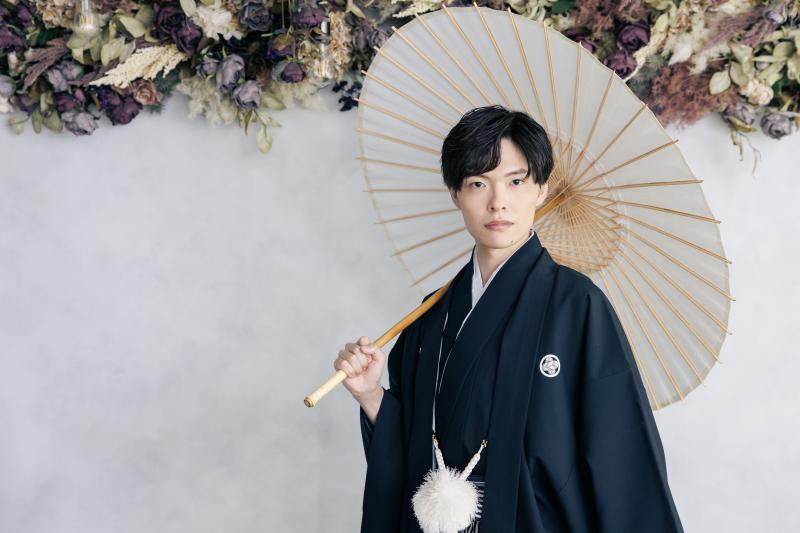 淡色白無垢×黒紋付で楽しむ今っぽい和装フォト