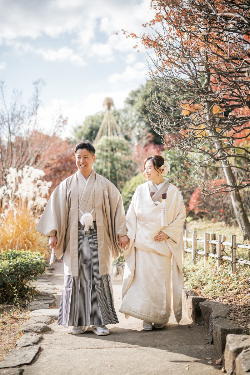 目白庭園で過ごす、紅葉と番傘が彩る和装の一日