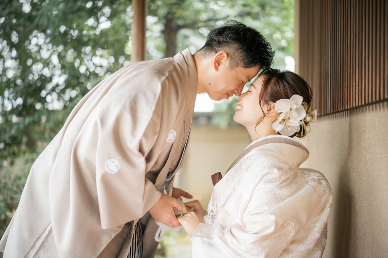 目白庭園で過ごす、紅葉と番傘が彩る和装の一日