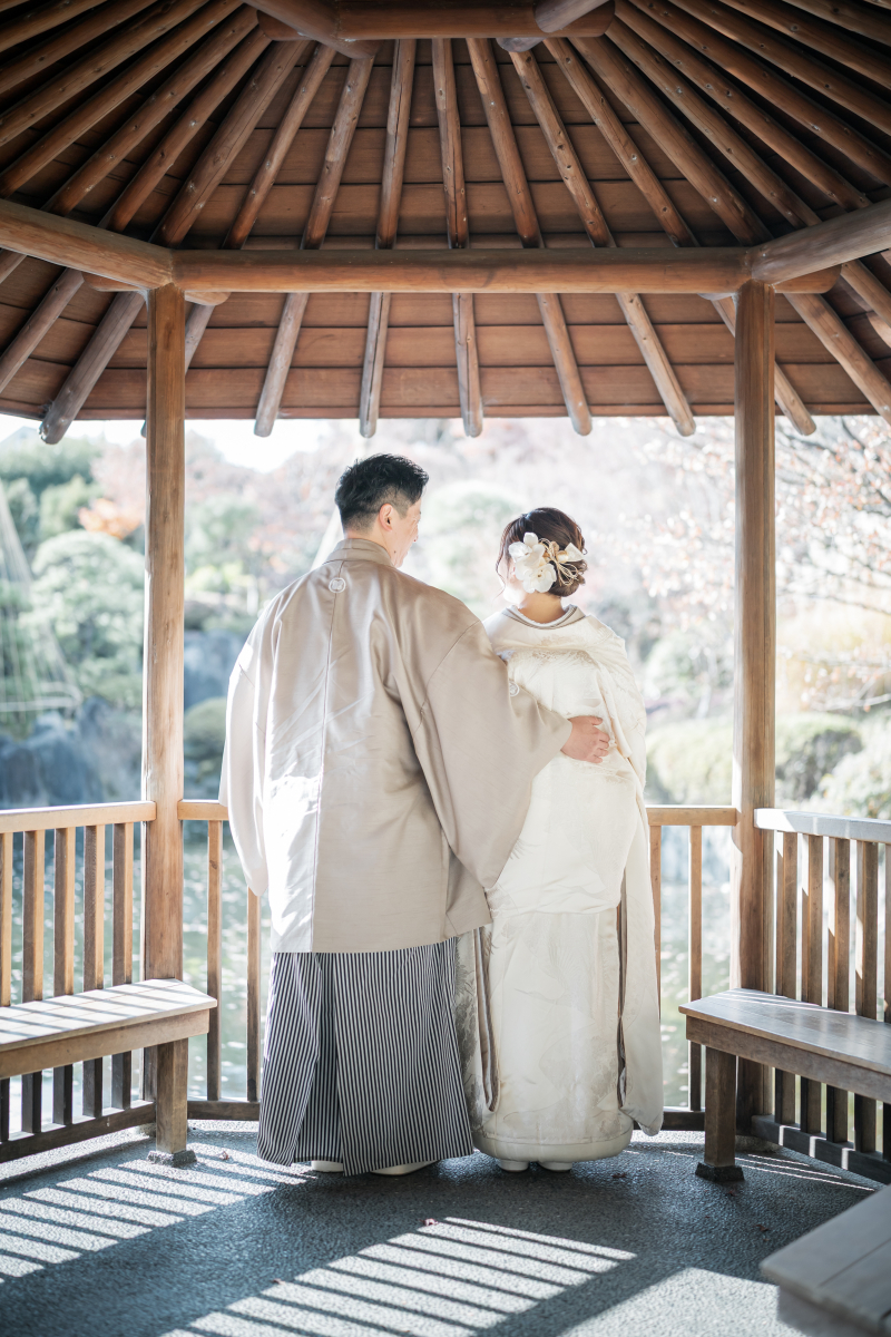 目白庭園で過ごす、紅葉と番傘が彩る和装の一日