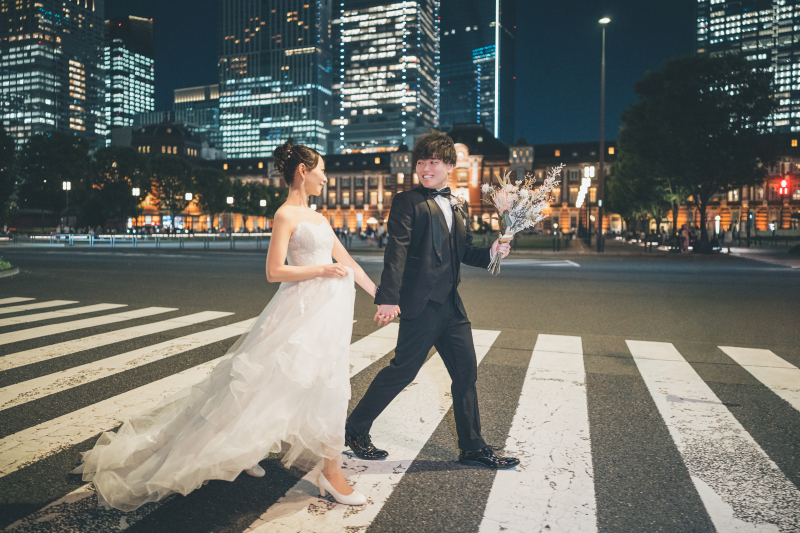 ウェディングドレスをもっと美しく残す東京駅ナイトフォト