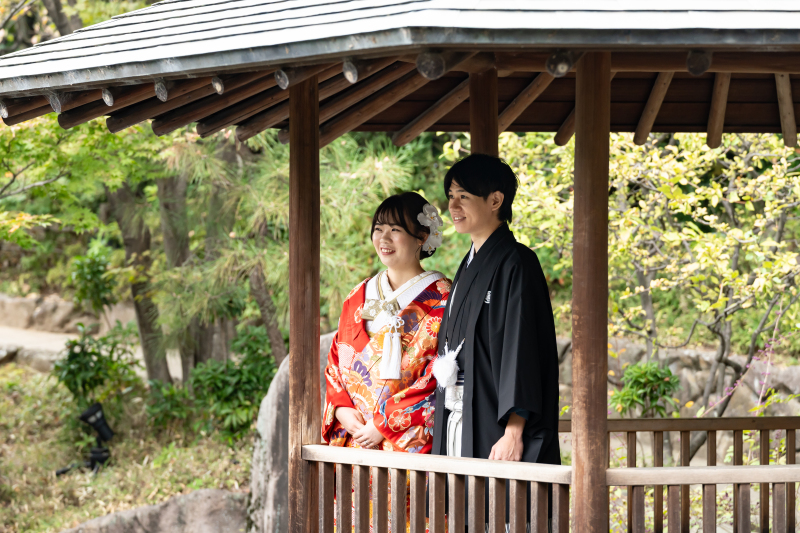 11月中旬、緑に包まれる目白庭園で和装ロケーション
