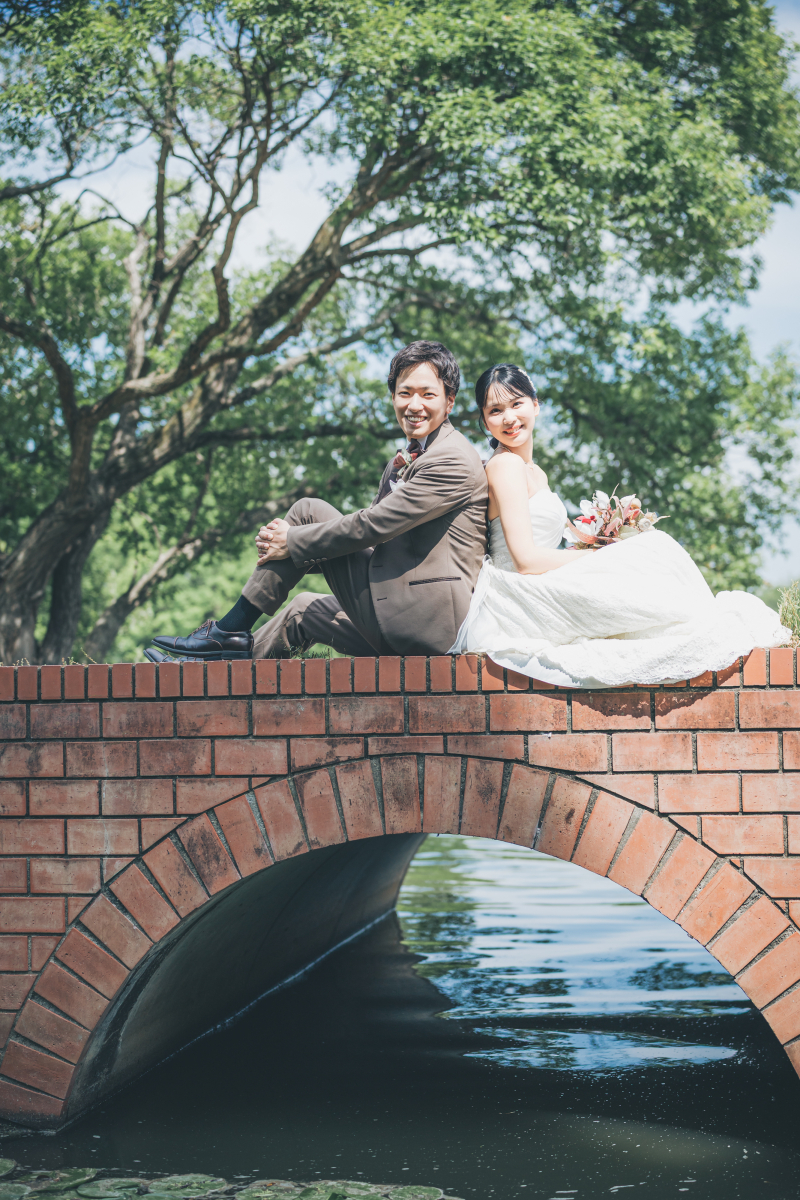 風になびくドレスが主役♡夏の新緑ウェディング