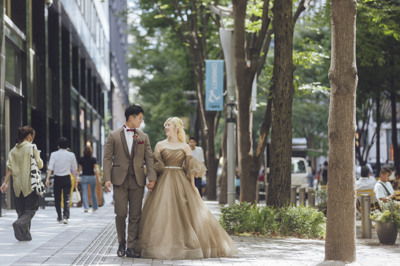 大人カーキが東京を歩く★カラードレスPL-620の魅力をご紹介