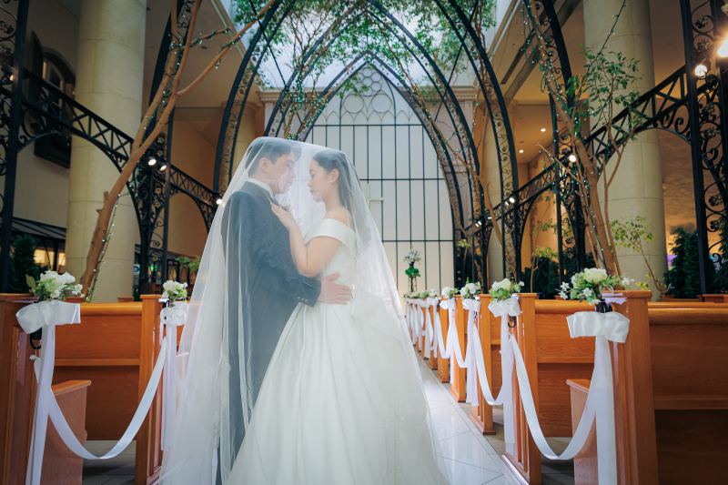 結婚式のような特別感を残せる♡チャペルフォト