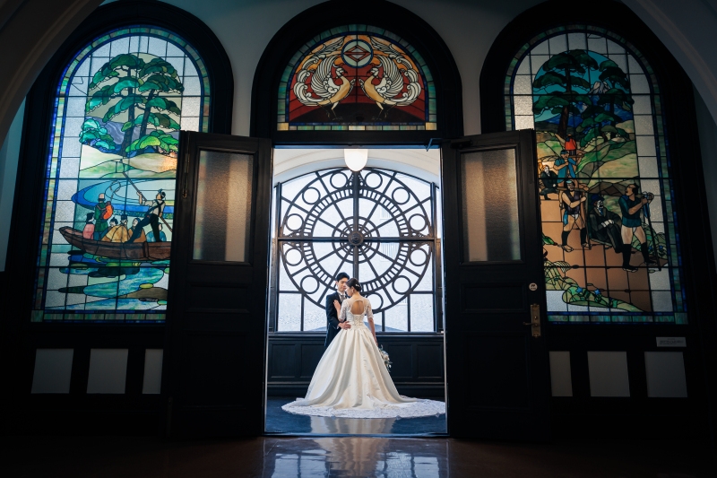 光と格子と、ふたりの物語——横浜開港記念会館での撮影