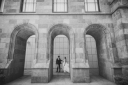 都会の洗練された街並みで残す、丸の内仲通り・ブリックスクエア昼ロケーション撮影