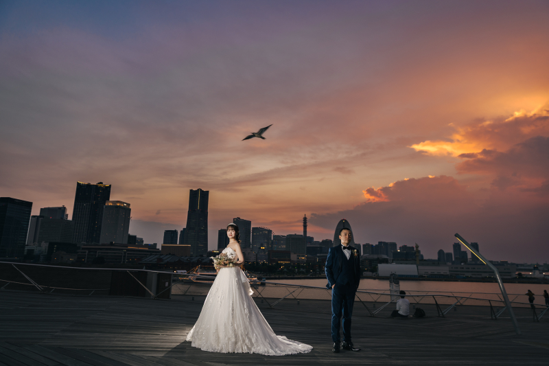 横浜の夕景と夜景に包まれる、大人のウェディングフォト