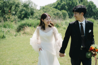 草原でお二人だけの写真