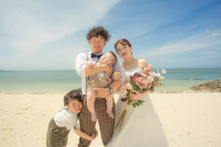 沖縄北谷町で叶えるファミリーフォトウェディング♡