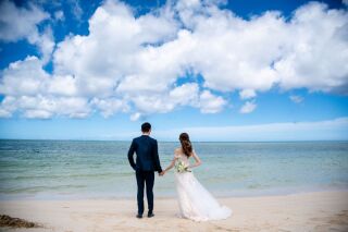 沖縄北谷町でのフォトウェディングをドローン撮影で映像に残す魅力