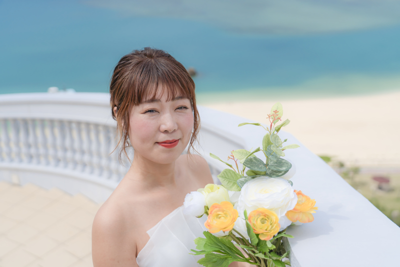 「夢のフォトウェディングを沖縄で実現!美しいビーチとチャペルで一生の思い出を」