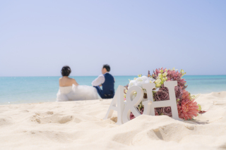 沖縄でのフォトウェディングではリゾート感のあるシューズも