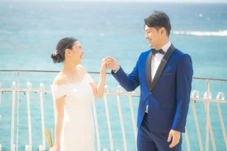 沖縄北谷町フォトウェディング 〜海&times;異国情緒溢れる青い街の魅力〜